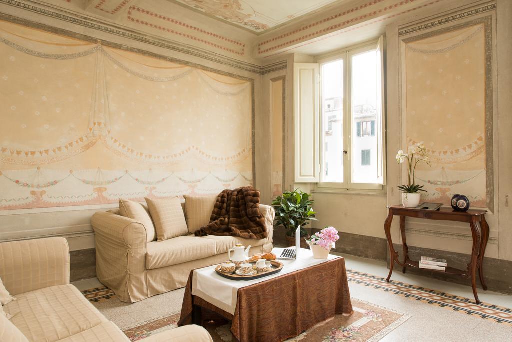 Palazzo Piazza Mazzini Ξενοδοχείο Πέσια Δωμάτιο φωτογραφία