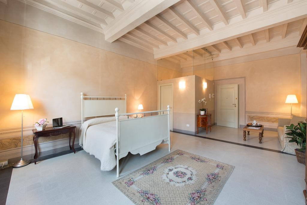 Palazzo Piazza Mazzini Ξενοδοχείο Πέσια Δωμάτιο φωτογραφία